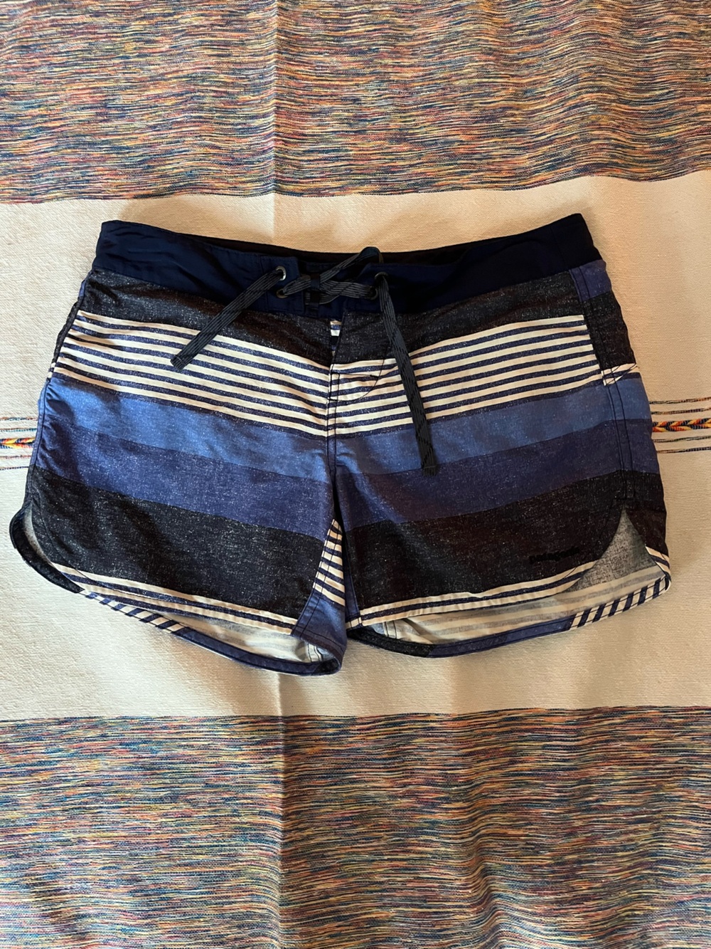 Women’s Patagonia Blue Striped Swim/Board Shorts Size 4 - like new!